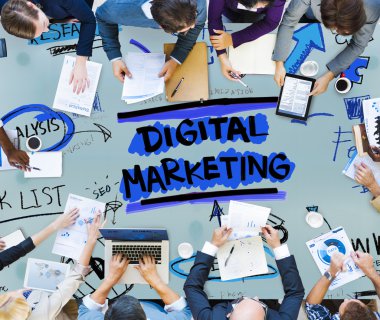 iş adamları ve dijital pazarlama kavramı