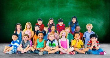 sevimli gülümseyen çocuklar