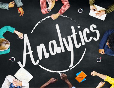 Analitik işaret eden iş adamları 