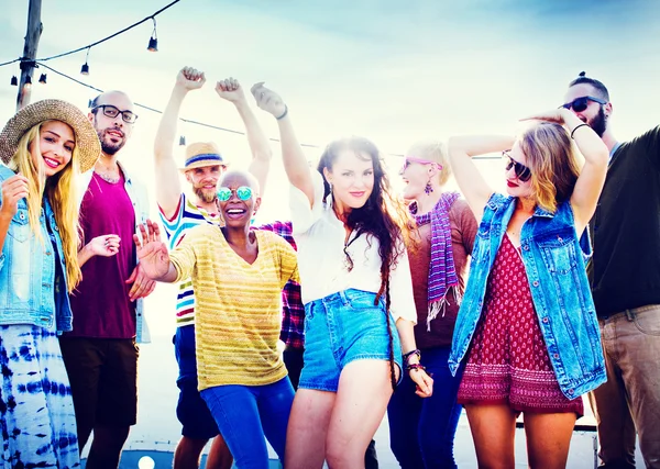 Adolescenti amici a Beach Party Concept — Foto Stock