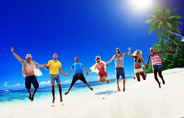 Happy friends jumping on the beach — Stock Photo, Image