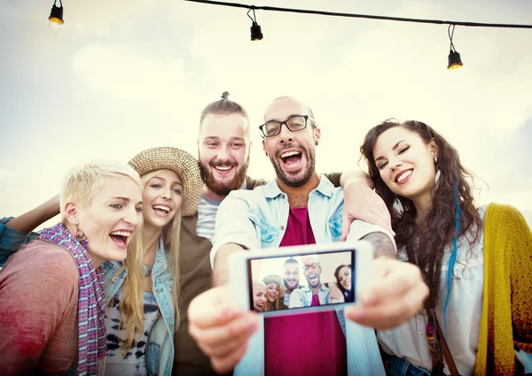 Friends at Beach Vacation doing Selfie Concept — Stock Photo, Image