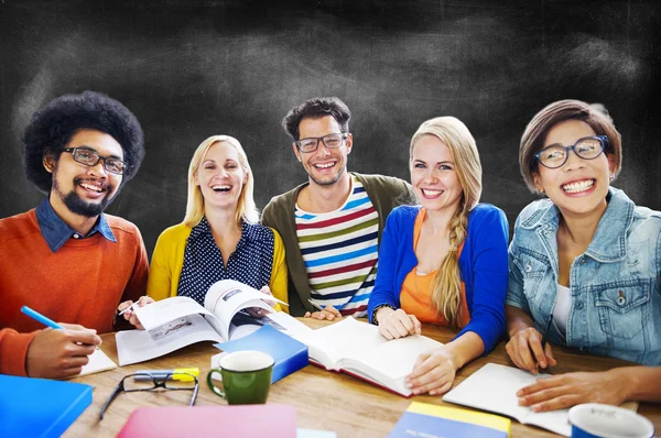 Grupo de Diversidade Pessoas Conceito de Brainstorming — Fotografia de Stock