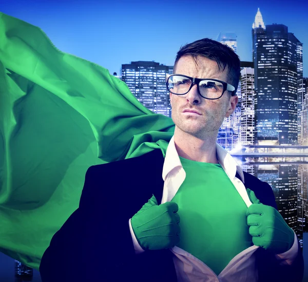 Супергерой Бизнесмен с табличкой на одежде — стоковое фото