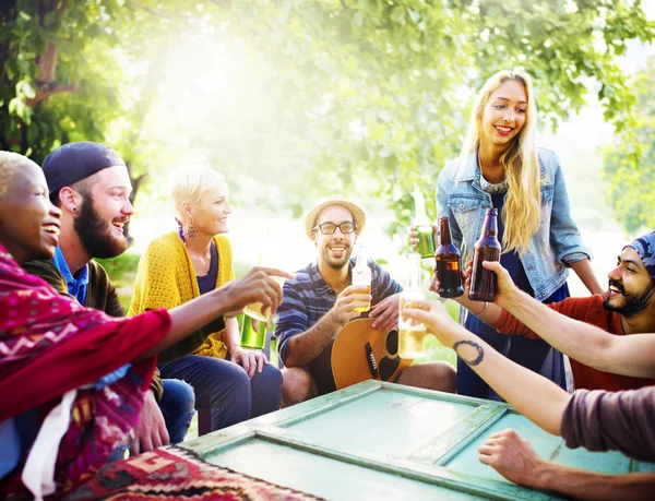 Friends hanging out at outdoors party — Stock Photo, Image