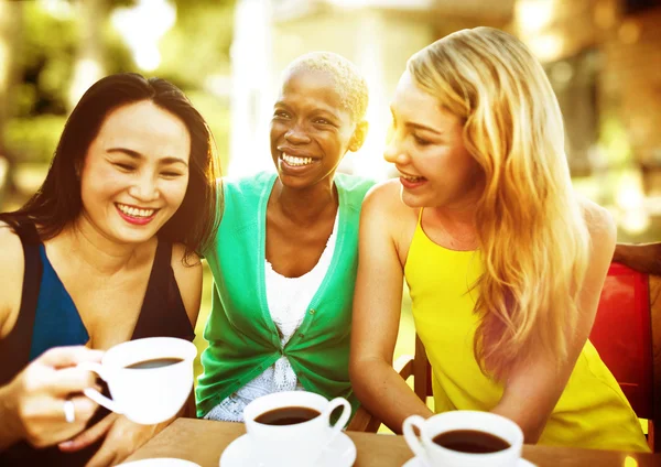 Ragazza amici avendo caffè pausa — Foto Stock