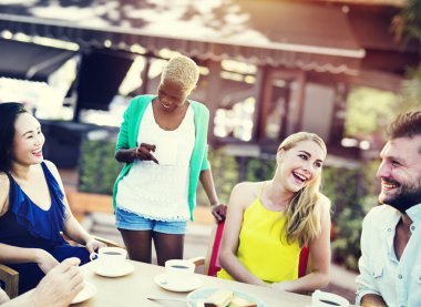 Arkadaş açık havada soğutma grubu