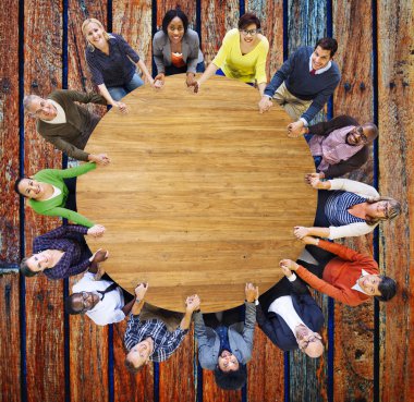 İş adamları, ekip çalışması kavramı destekler