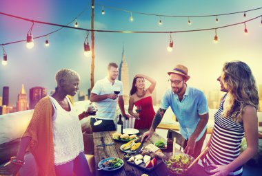 Yaz Partisi çatı üzerinde