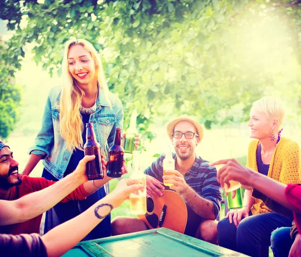 Friends hanging out at outdoors party — Stock Photo, Image