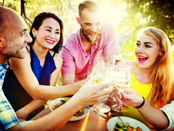 Friends hanging out at outdoors party — Stock Photo, Image