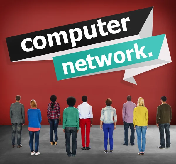 다양 한 사람과 컴퓨터 네트워크 — 스톡 사진