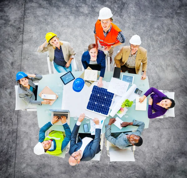 Arquitetos e engenheiros em reunião — Fotografia de Stock