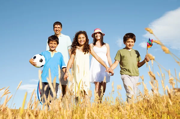 Felicidad vacaciones en familia —  Fotos de Stock