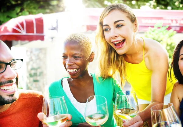 Friends hanging out at outdoors party — Stock Photo, Image