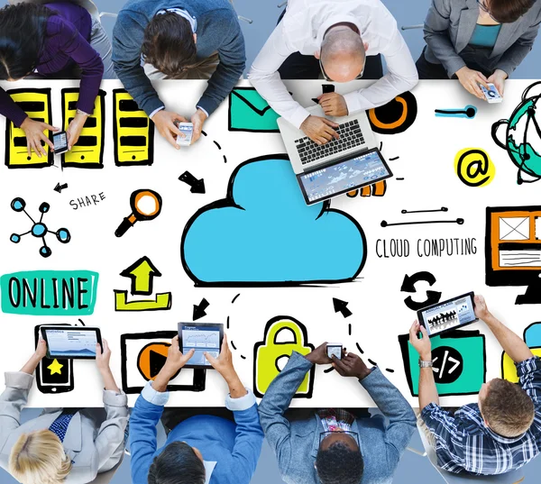 Pessoas de negócios e conceito de computação em nuvem — Fotografia de Stock
