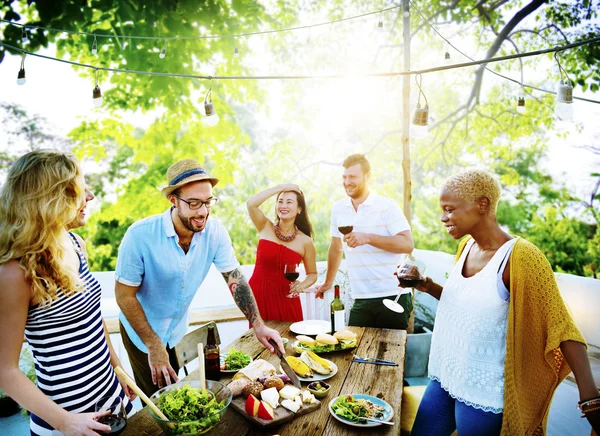 Vänner Hangout utomhus — Stockfoto