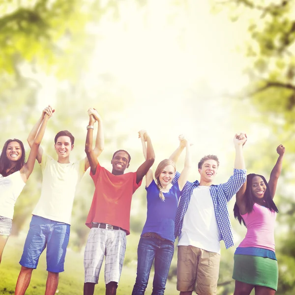 Estudiantes equipo vacaciones concepto — Foto de Stock