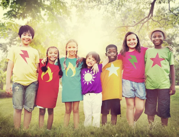 Ποικιλομορφία παιδιά φιλία — Φωτογραφία Αρχείου