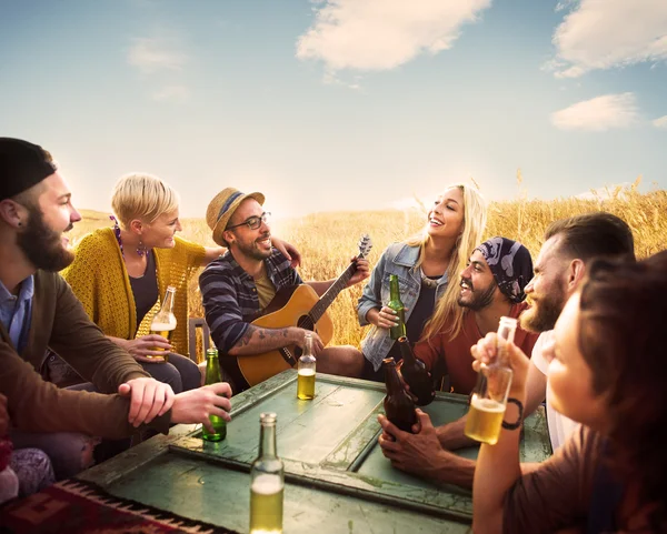 Friends hanging out at outdoors party — Stock Photo, Image