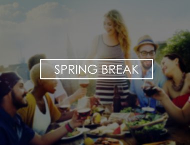 Dışarı asılı açık havada partide arkadaşlar