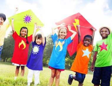 Çocuk oyun uçan uçurtma