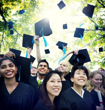 Öğrencilerin mezuniyet kavramı kutlama