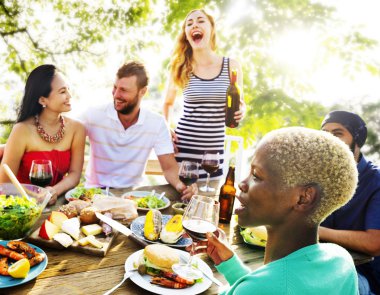 Farklı insanlar takılmak