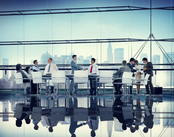 Businesspeople shaking hands — Stock Photo, Image