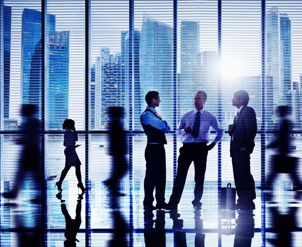 Empresarios en la reunión en la oficina — Foto de Stock