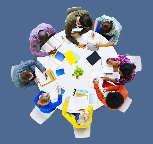 Grupo de Personas Diversas Trabajando en Equipo — Foto de Stock