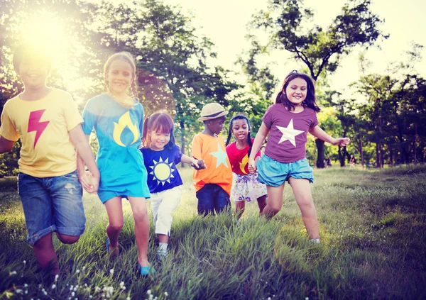 Diversiteit kinderen vriendschap — Stockfoto