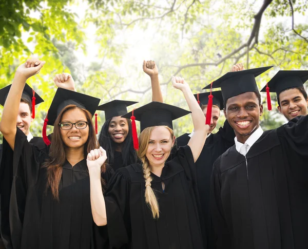 多様性生卒業の概念を祝う — ストック写真