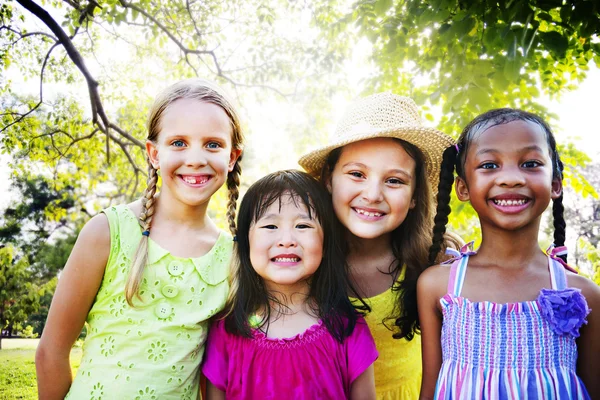 Kinderen vriendschap, geluk Concept — Stockfoto