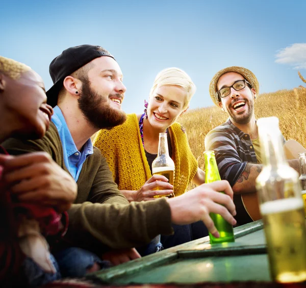 Friends hanging out at outdoors party — Stock Photo, Image