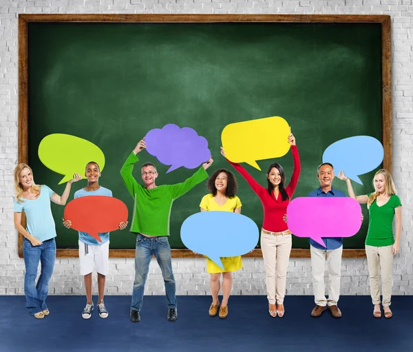 Gente con burbujas del habla. Concepto de comunicación —  Fotos de Stock