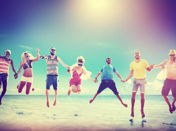 Happy friends jumping on the beach — Stock Photo, Image