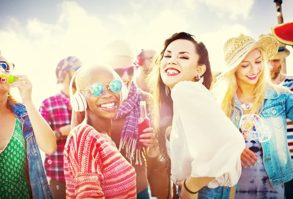 Adolescentes Amigos en Beach Party Concept — Foto de Stock