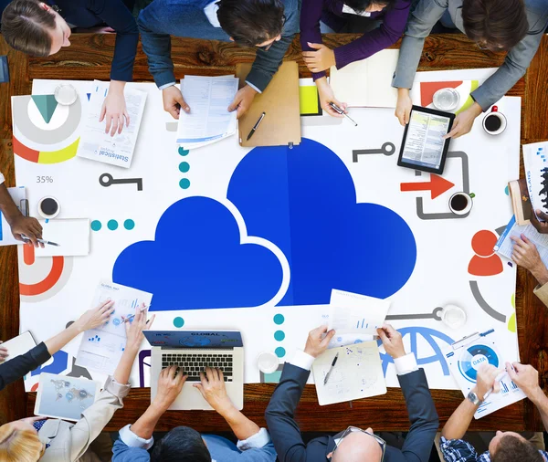 Ludzie biznesu i cloud computing koncepcja — Zdjęcie stockowe
