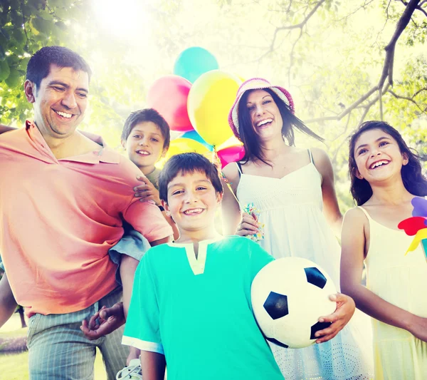 Familie geluk ouders vakantie — Stockfoto