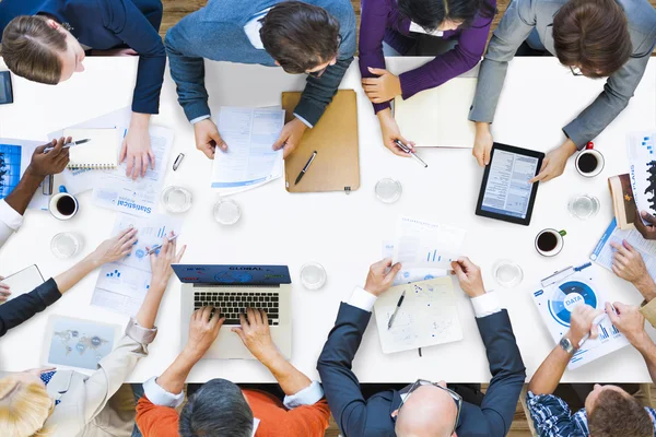 Diversos empresarios en una reunión — Foto de Stock