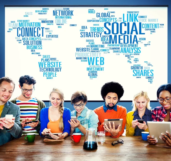 Diversity People und Social Media Konzept — Stockfoto