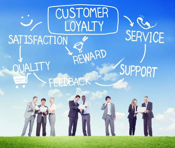 Pessoas de negócios e conceito de fidelidade do cliente — Fotografia de Stock