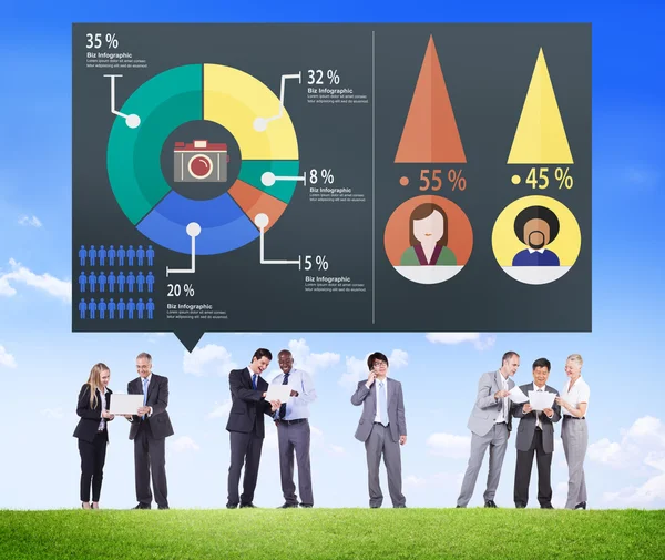 ビジネスの方々 と分析マーケティング概念 — ストック写真