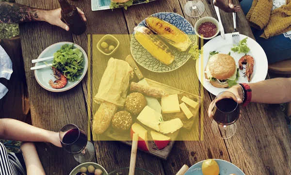 Amigos Comer al aire libre, Concepto de fiesta —  Fotos de Stock