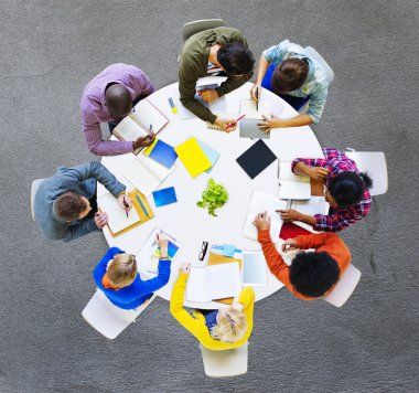 farklı insanların bir takım içinde çalışma grubu