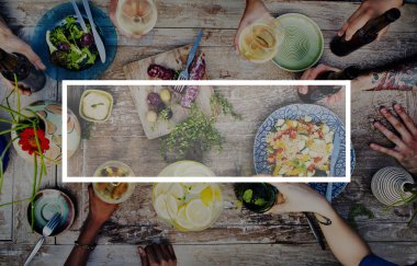 Yiyecek ve içecek masada