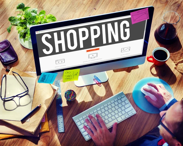 Людина використовує комп'ютер і роздрібну торгівлю Shopaholic Consumerism Market Concept — стокове фото