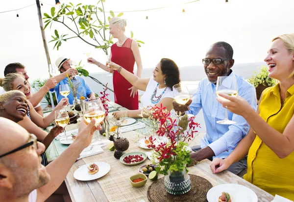 Grupo de personas en el picnic —  Fotos de Stock