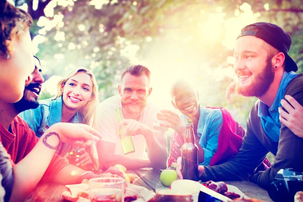 Friends hanging out at outdoors party — Stock Photo, Image